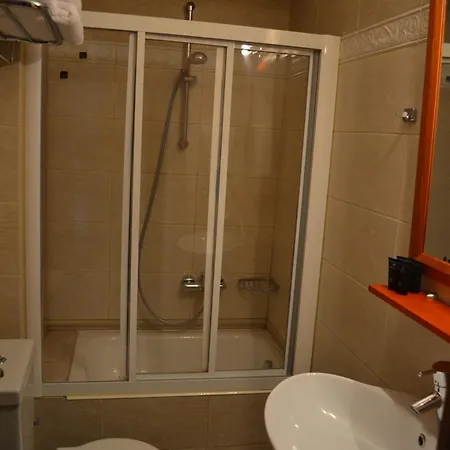 Hotel Elena 2*