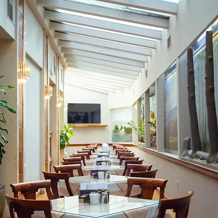 Hotel Elena 2*