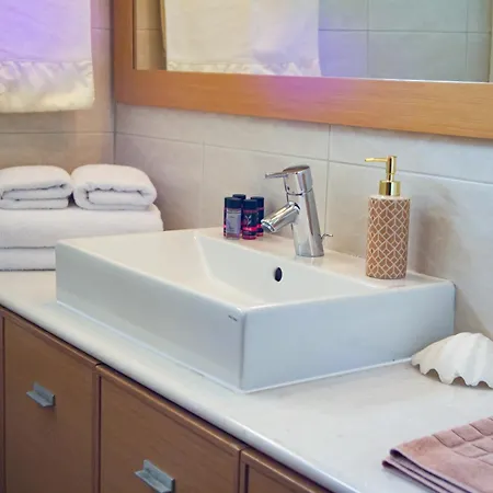 Elena מלון קוזאני